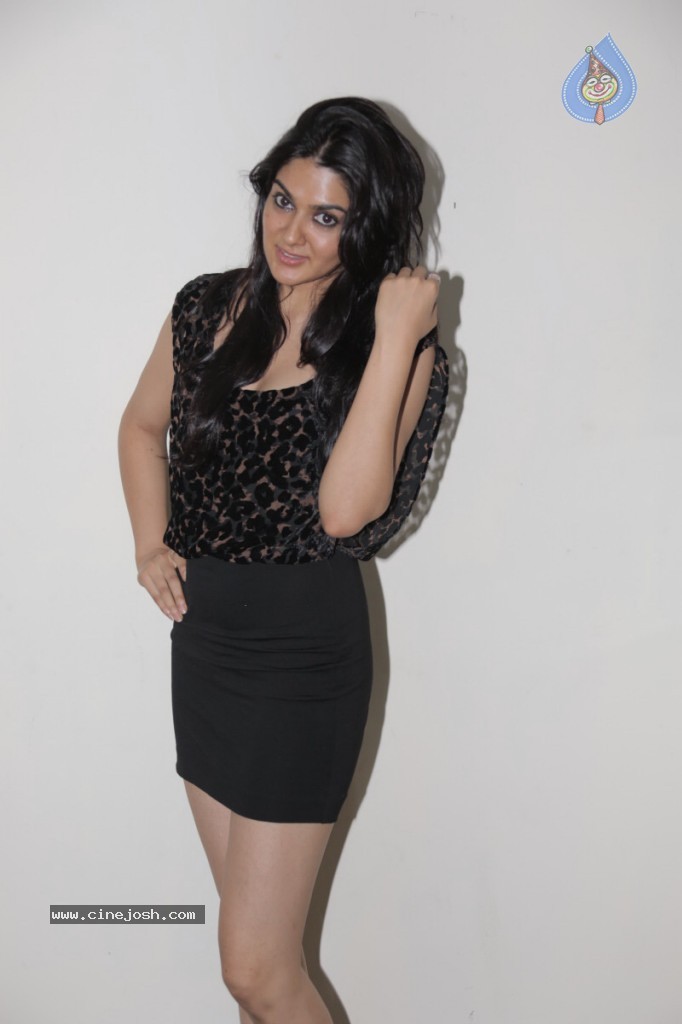 Sakshi Choudary Hot Gallery - 50 / 94 photos
