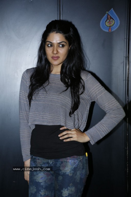 Sakshi Choudary Latest Stills - 17 / 106 photos