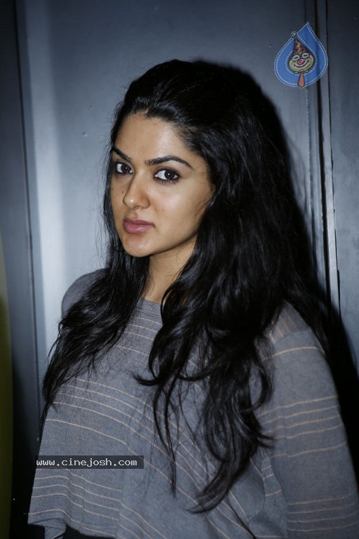 Sakshi Choudary Latest Stills - 48 / 106 photos