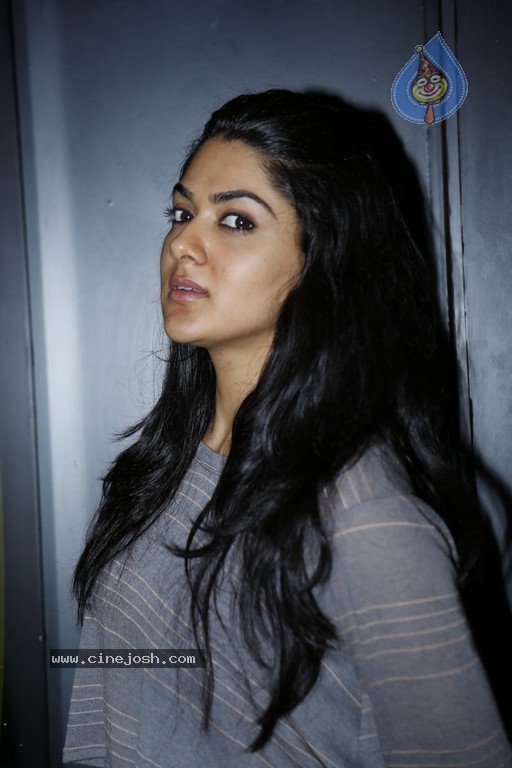 Sakshi Choudary Latest Stills - 77 / 106 photos