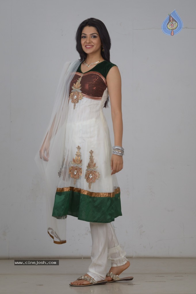 Sakshi Choudhary Gallery - 19 / 80 photos