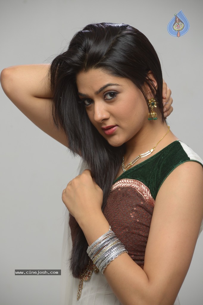 Sakshi Choudhary Gallery - 51 / 80 photos