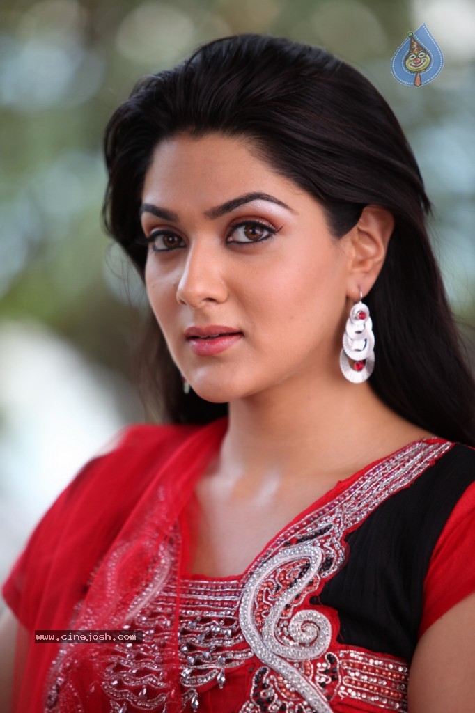 Sakshi Choudhary New Stills - 22 / 63 photos