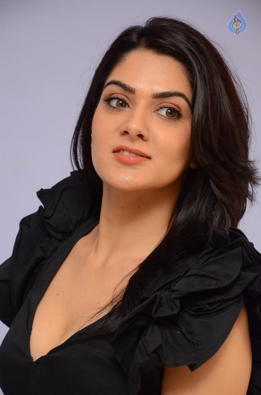 Sakshi Chowdary New Gallery - 1 / 39 photos