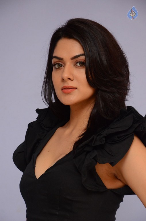 Sakshi Chowdary New Gallery - 22 / 39 photos