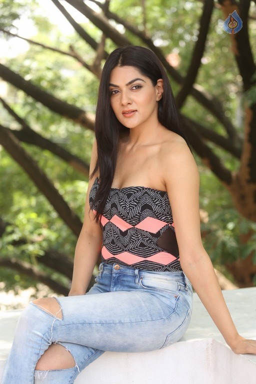 Sakshi Chowdary New Pics - 13 / 54 photos