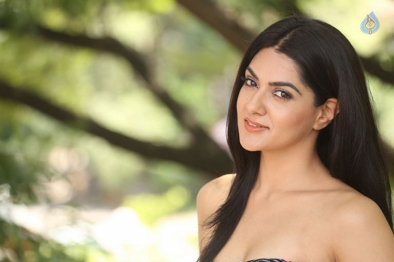 Sakshi Chowdary New Pics - 15 / 54 photos