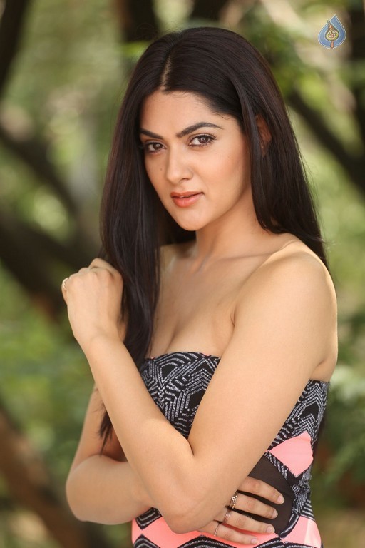 Sakshi Chowdary New Pics - 18 / 54 photos