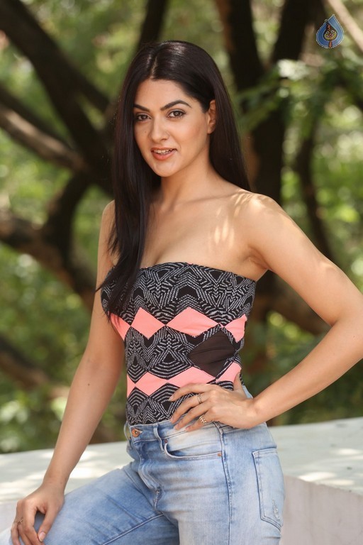 Sakshi Chowdary New Pics - 28 / 54 photos