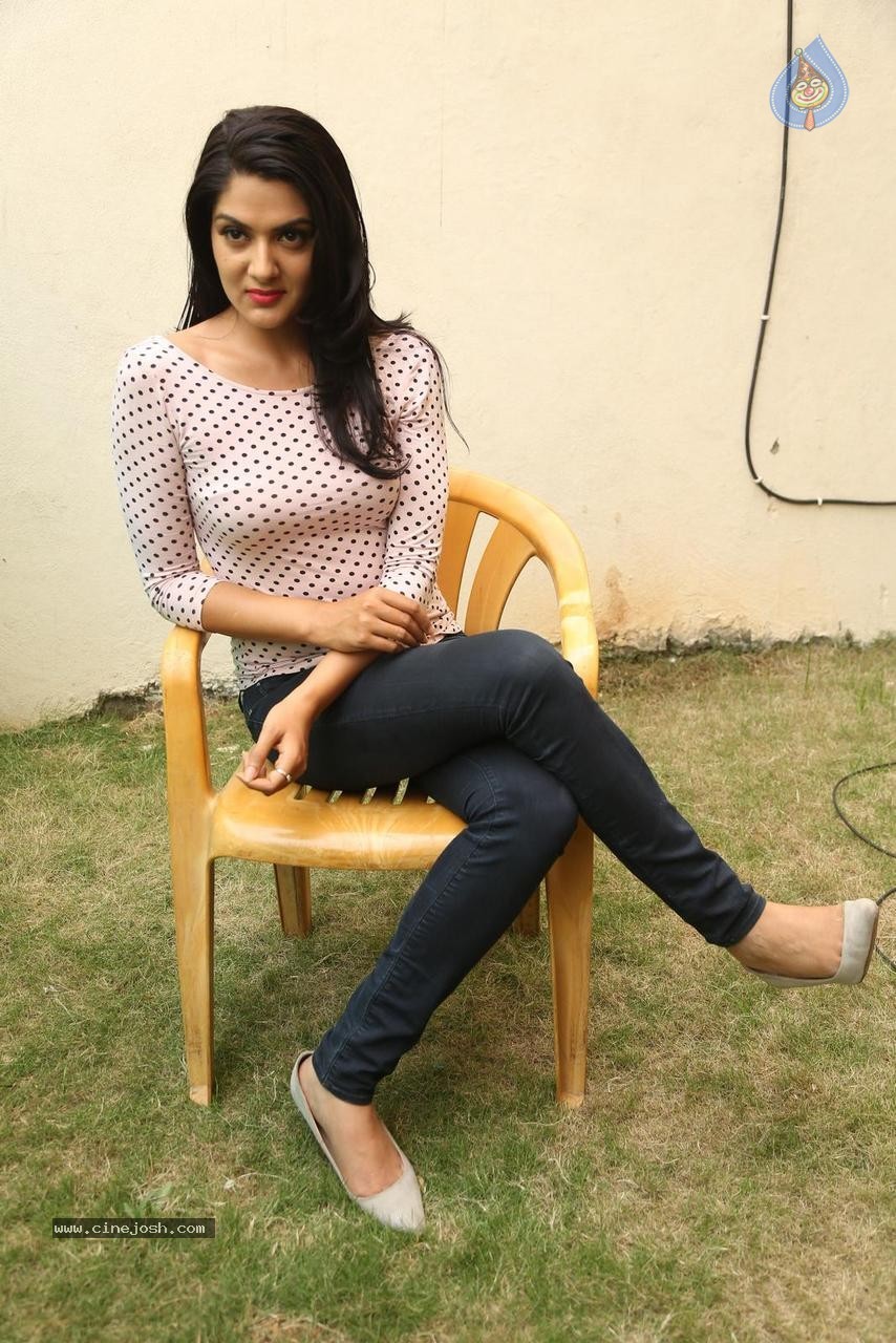 Sakshi Chowdhary New Photos - 33 / 85 photos
