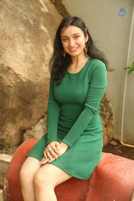 Sakshi Kakkar New Photos - 4 / 26 photos