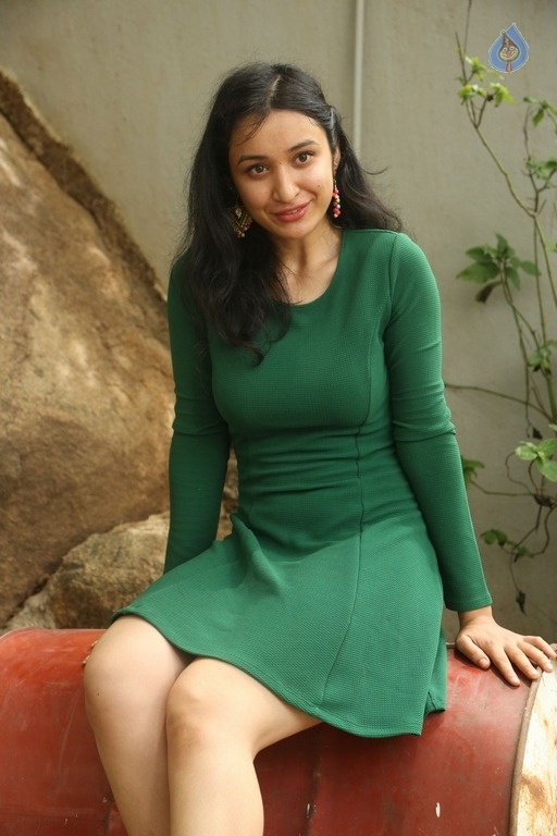 Sakshi Kakkar New Photos - 11 / 26 photos