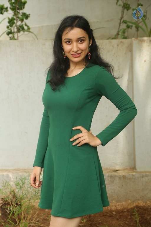 Sakshi Kakkar New Photos - 22 / 26 photos