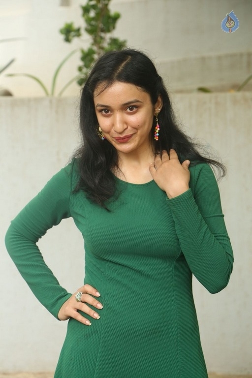Sakshi Kakkar New Photos - 23 / 26 photos