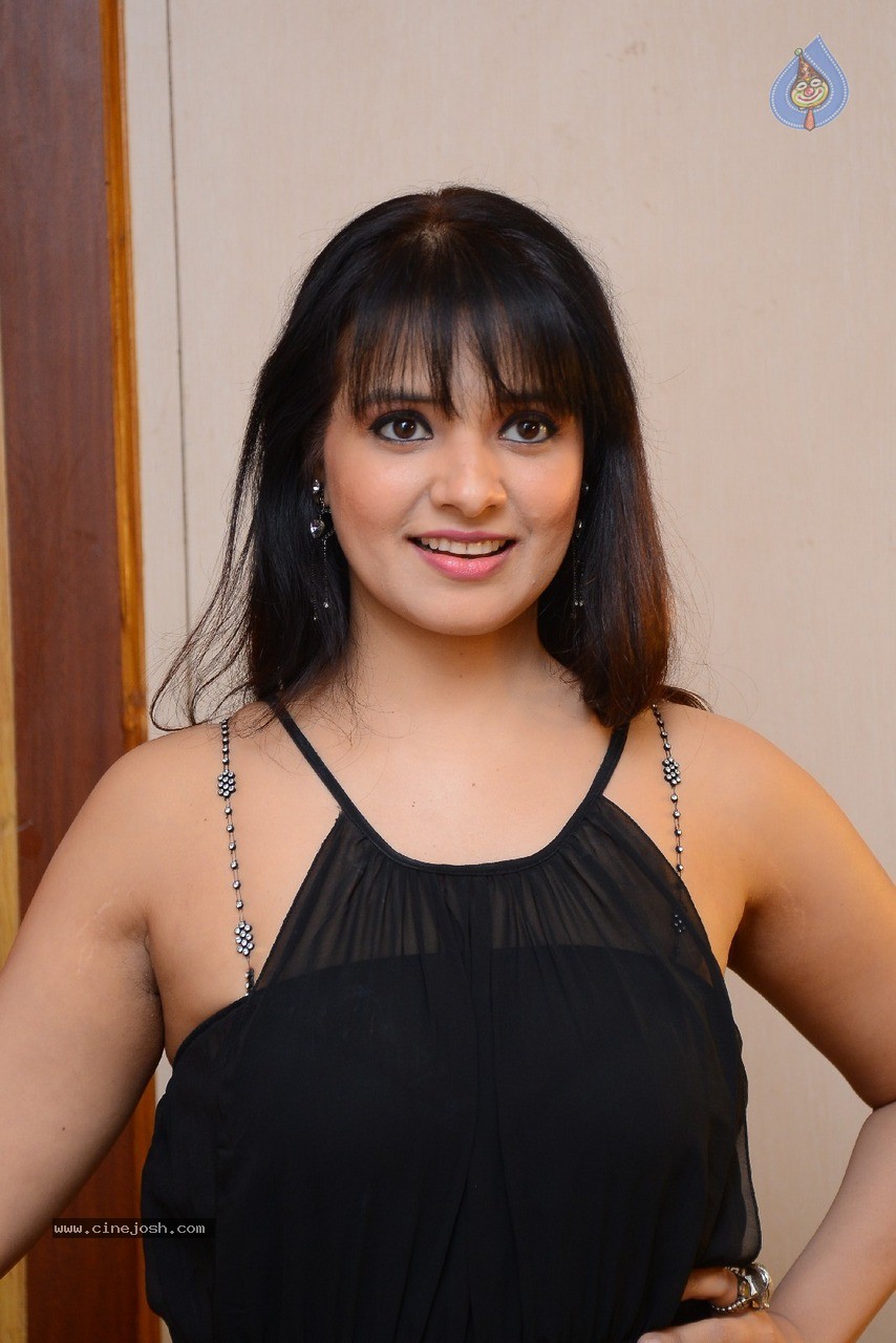 Saloni Latest Gallery Photo 4 Of 60