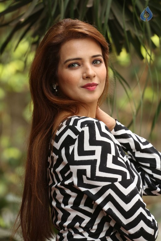 Saloni New Gallery - 6 / 63 photos
