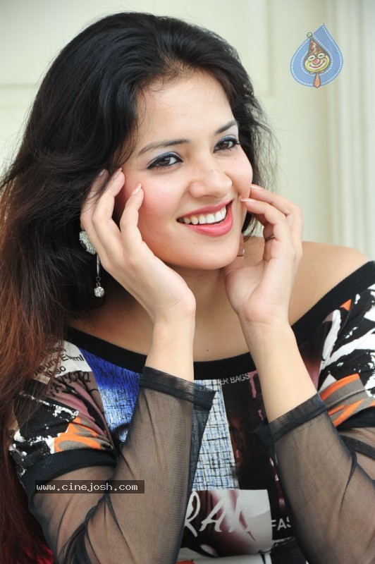 Saloni New Stills - 15 / 61 photos