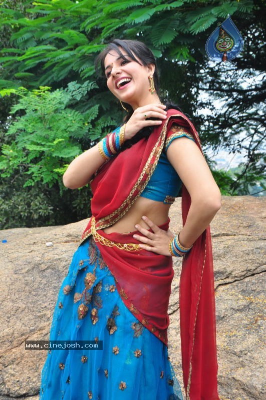 Saloni Photos - 93 / 101 photos