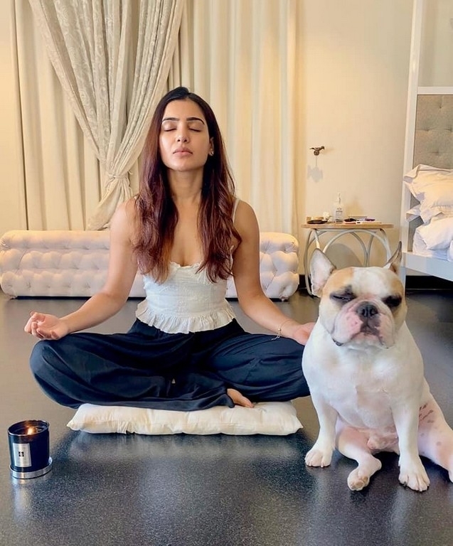 Samantha Akkineni Yoga Pics - 1 / 2 photos