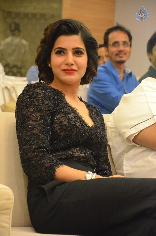 Samantha at A Aa Success Meet - 1 / 52 photos