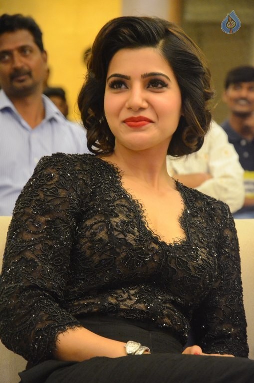 Samantha at A Aa Success Meet - 8 / 52 photos