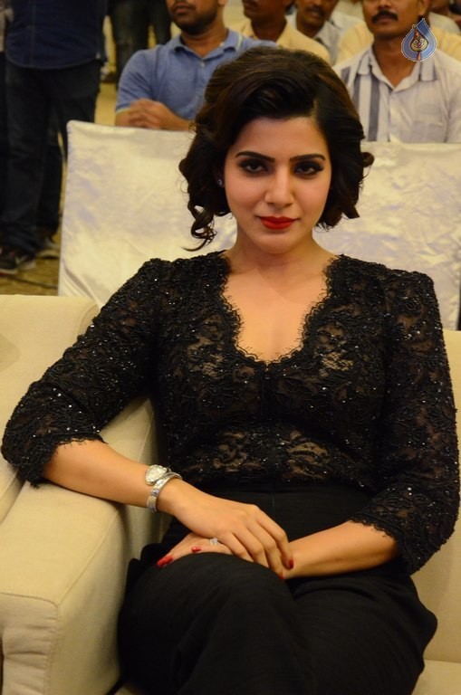 Samantha at A Aa Success Meet - 26 / 52 photos
