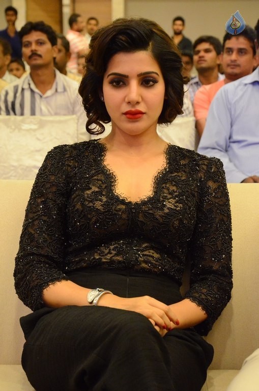 Samantha at A Aa Success Meet - 30 / 52 photos
