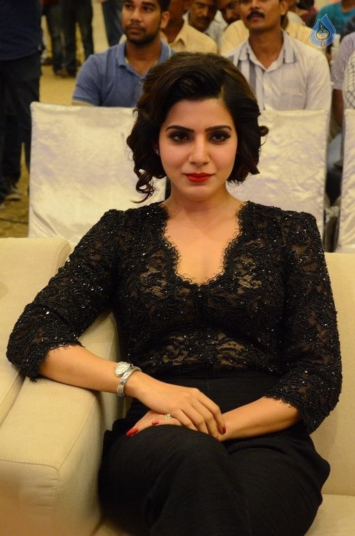 Samantha at A Aa Success Meet - 35 / 52 photos