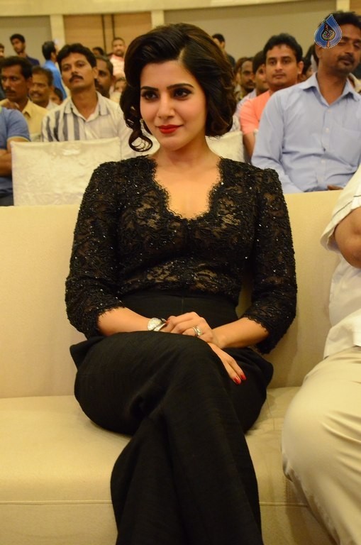 Samantha at A Aa Success Meet - 37 / 52 photos