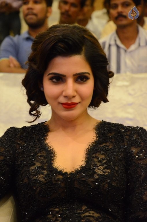 Samantha at A Aa Success Meet - 39 / 52 photos