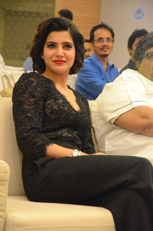 Samantha at A Aa Success Meet - 42 / 52 photos
