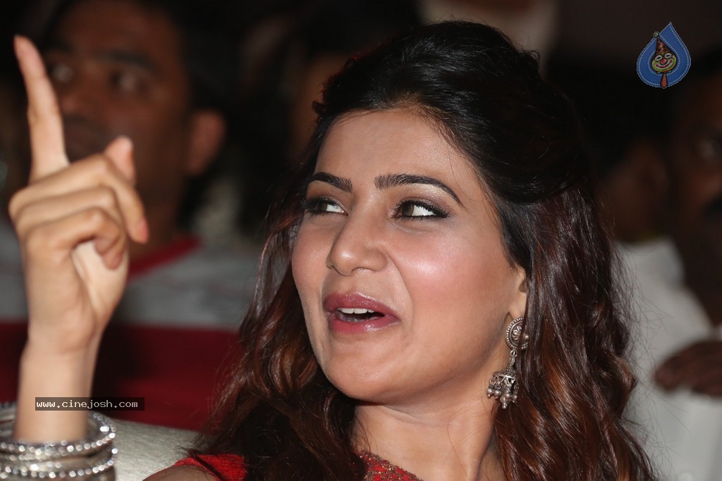 Samantha at Lovers Audio Launch - 4 / 128 photos
