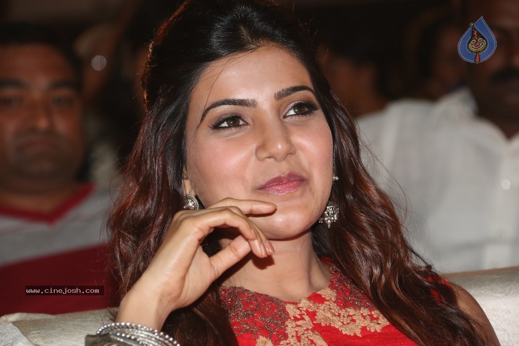 Samantha at Lovers Audio Launch - 62 / 128 photos