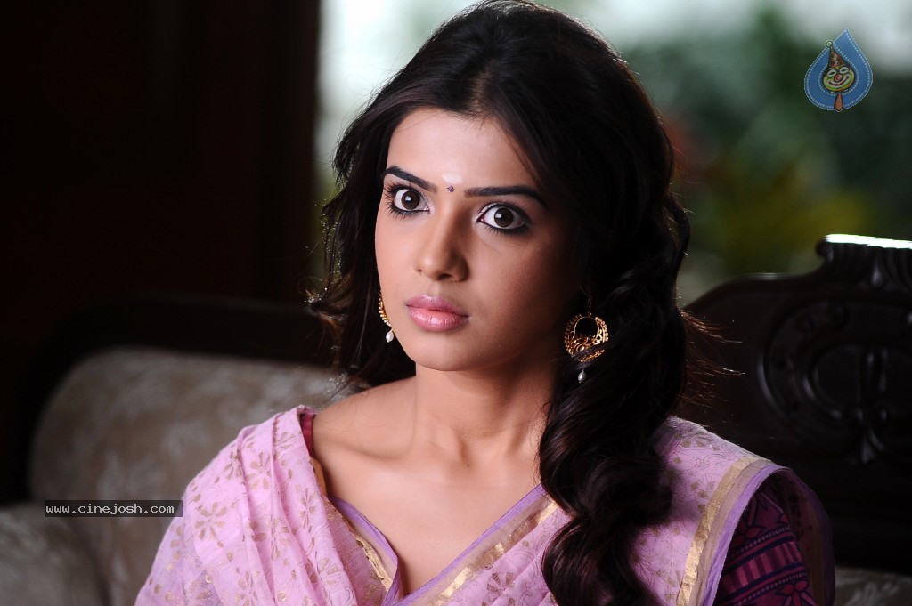 Samantha Hot Photo Gallery - 101 / 145 photos