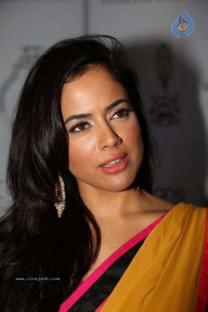 Sameera Reddy New Stills - 68 / 79 photos