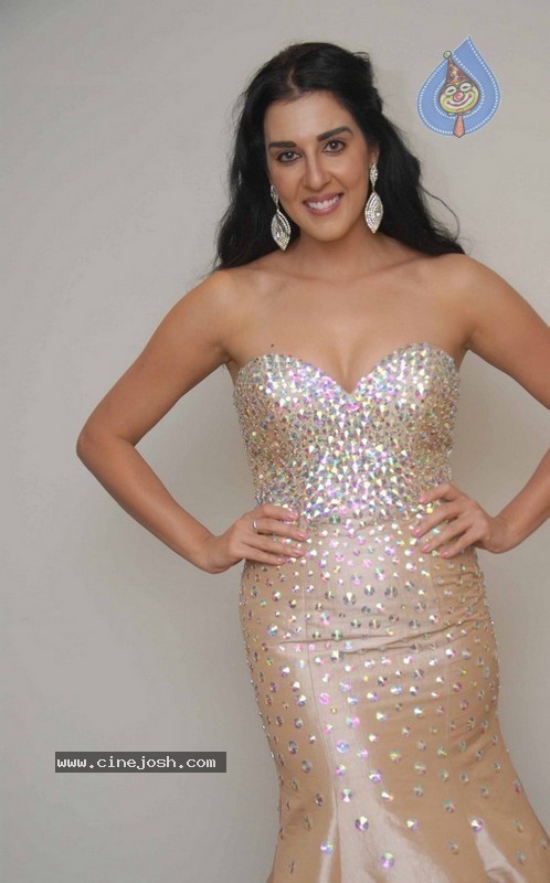 Samira Mohamed Ali Gallery - 1 / 43 photos