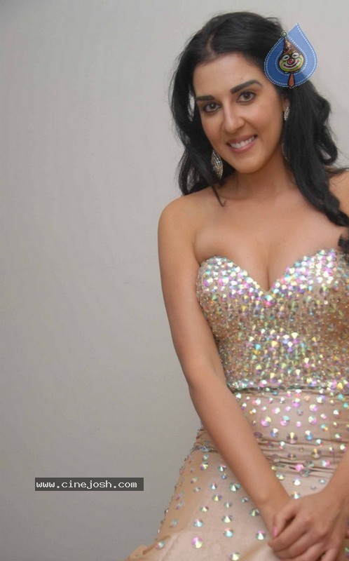 Samira Mohamed Ali Gallery - 2 / 43 photos