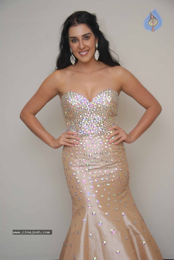 Samira Mohamed Ali Gallery - 6 / 43 photos