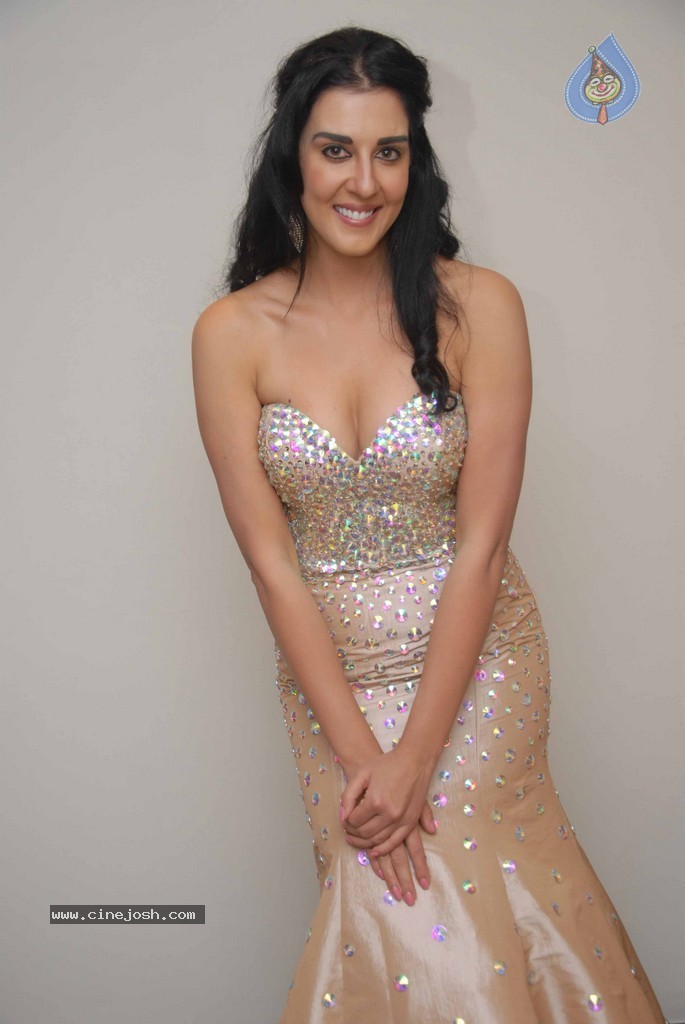 Samira Mohamed Ali Gallery - 17 / 43 photos
