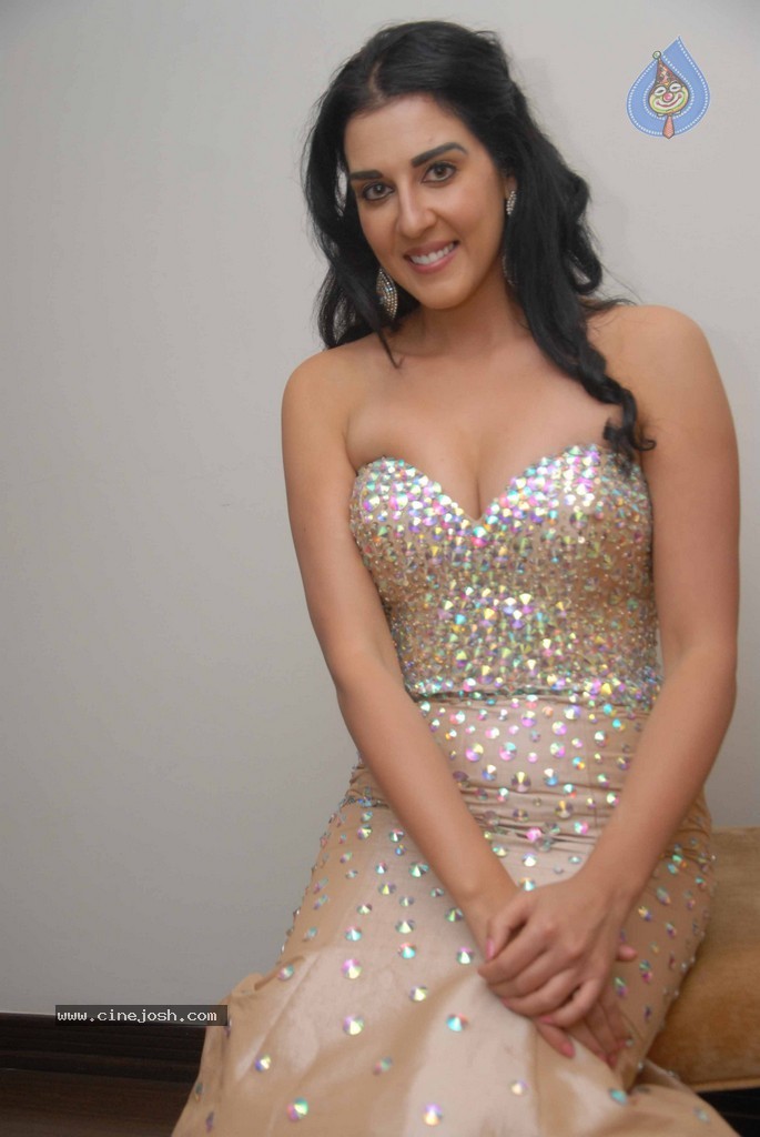 Samira Mohamed Ali Gallery - 23 / 43 photos