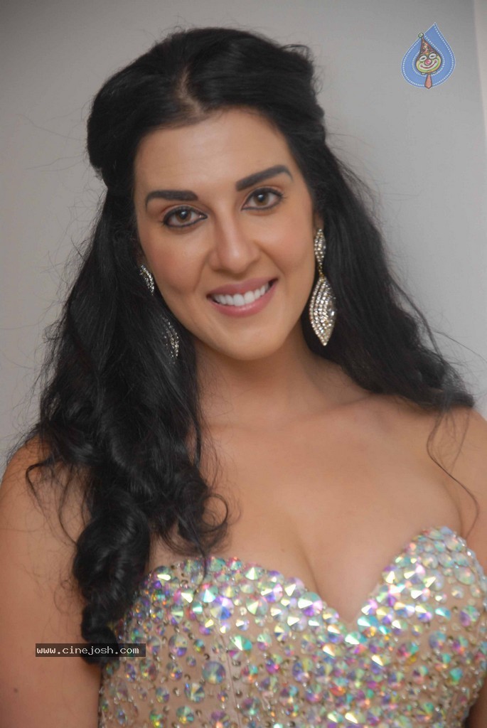 Samira Mohamed Ali Gallery - 25 / 43 photos