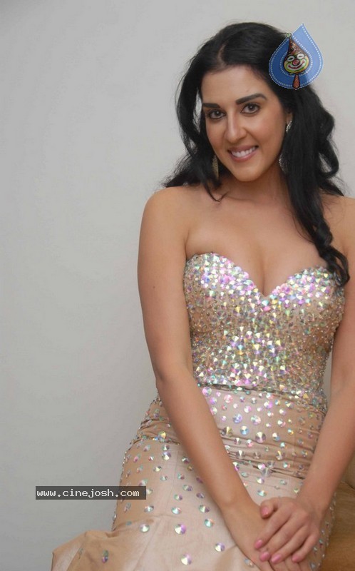 Samira Mohamed Ali Gallery - 40 / 43 photos