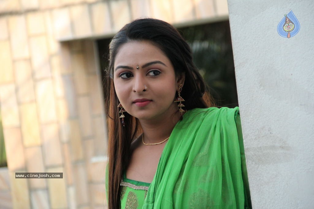 Samvritha Sunil Gallery - 14 / 94 photos