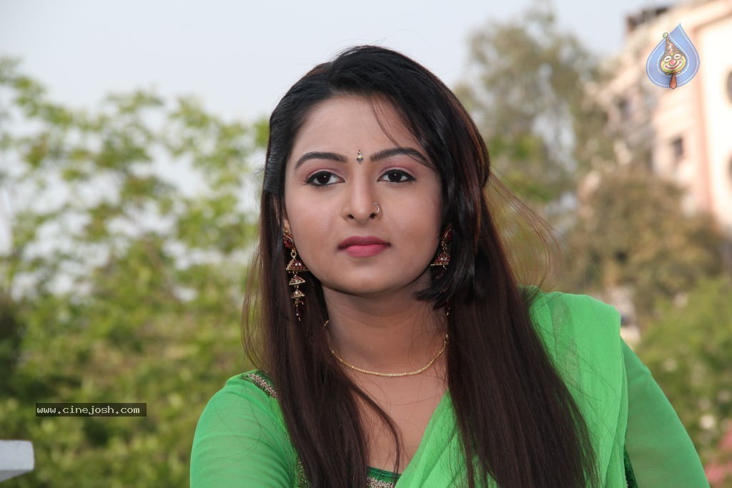 Samvritha Sunil Gallery - 63 / 94 photos