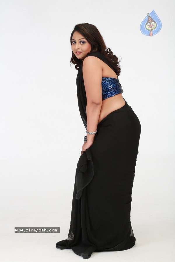 Samvritha Sunil Hot Photos - 30 / 70 photos