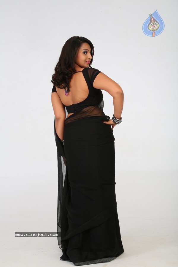 Samvritha Sunil Hot Photos - 46 / 70 photos