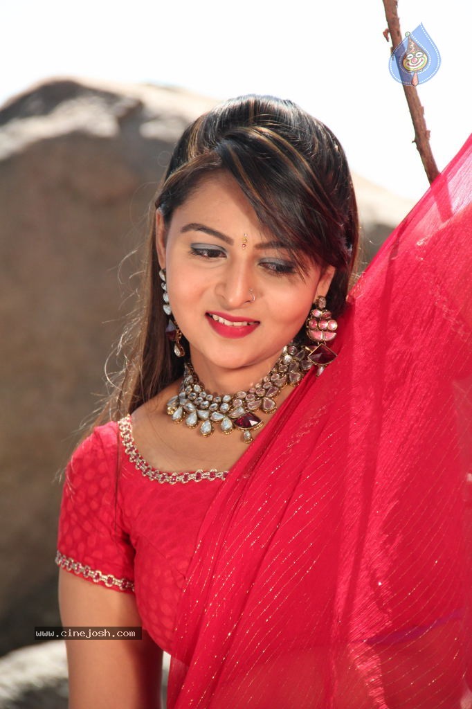 Samvritha Sunil Hot Stills - 22 / 95 photos