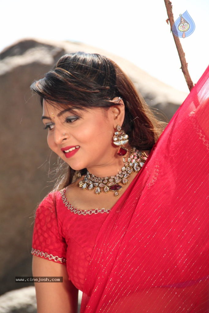 Samvritha Sunil Hot Stills - 23 / 95 photos