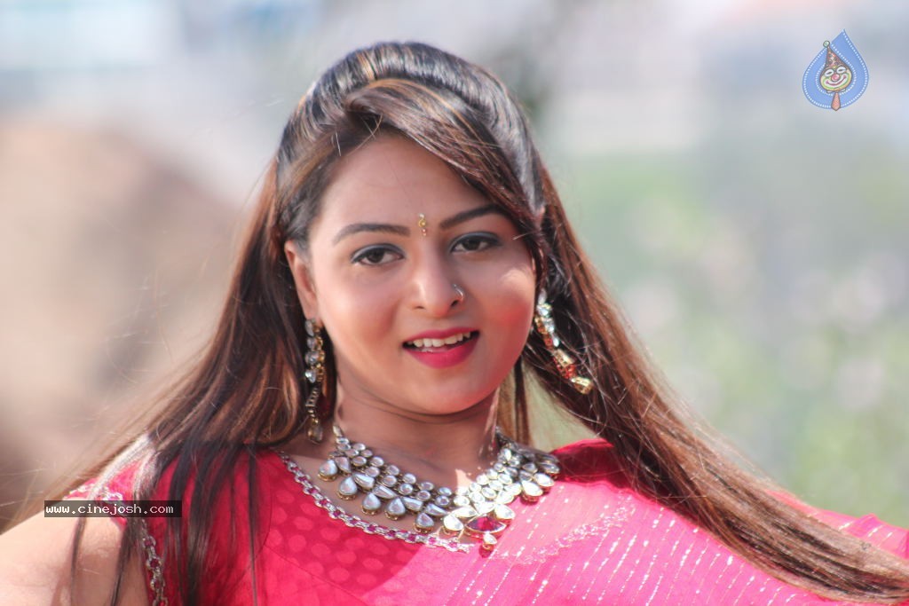 Samvritha Sunil Hot Stills - 27 / 95 photos
