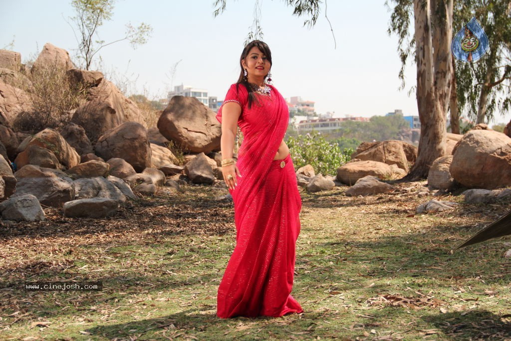 Samvritha Sunil Hot Stills - 28 / 95 photos